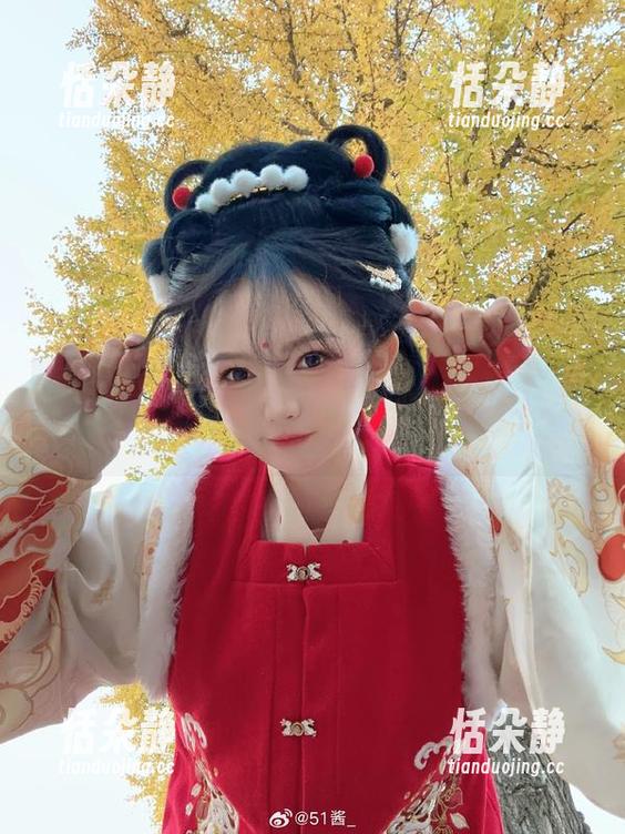 51酱蓝色制服装的摄影作品，高清图片记录青春的无限可能.txt