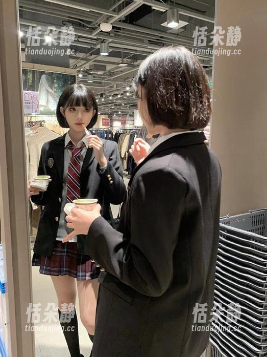 Feilin嗲囡囡 - 探索冯木木LRIS的礼服之美：独特写真与壁纸合集.txt