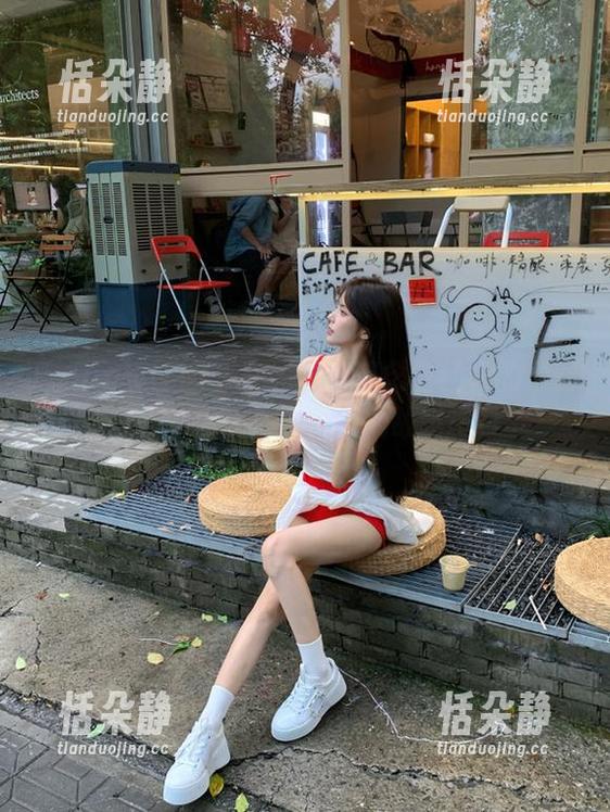 Feilin嗲囡囡 - 在线探索江念鱼红裙的精彩合集，发现摄影背后的故事.txt