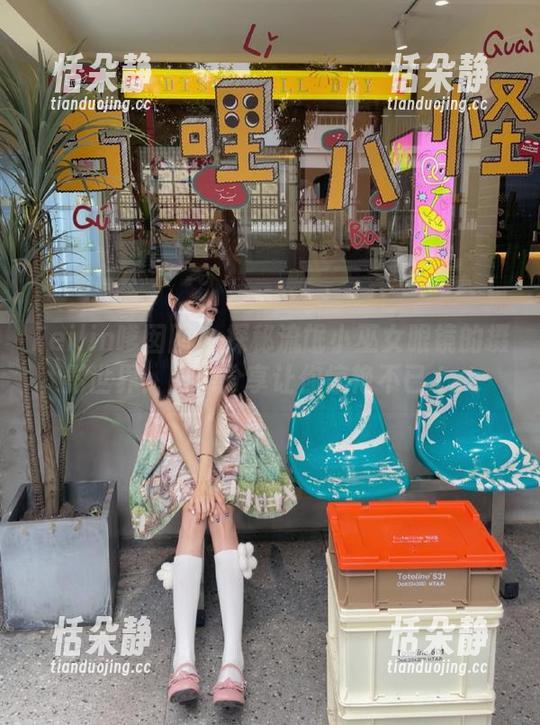 Feilin嗲囡囡 - 探秘流氓小巫女眼镜的摄影世界：图库分享让你惊艳不已.txt