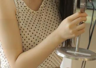 GIRLT果团网 – 典雅居家，梦心月的高清写真作品让你爱上每一天的平凡.txt