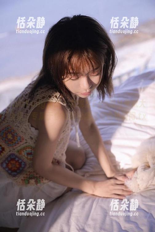 HuaYang花漾 - 尤妮丝Egg肉丝壁纸大合集：专属于你的视觉盛筵与心动瞬间.txt