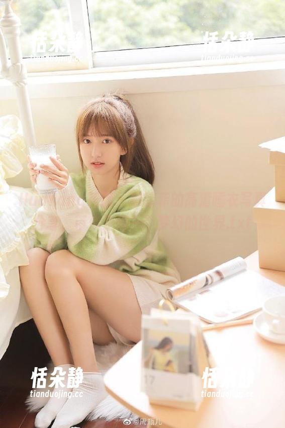 HuaYang花漾 - 穆菲菲的高清睡衣写真分享，带你走进一个梦幻的世界.txt