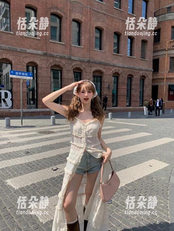 HuaYan花の颜 - 黄歆苑的丝袜写真在线推荐，柔美与性感交融的完美体现.txt