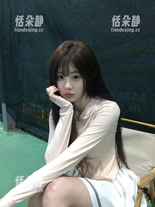 IMiss爱蜜社 - LindaLinda自拍写真合集：真的有人喜欢这样的风格吗？.txt
