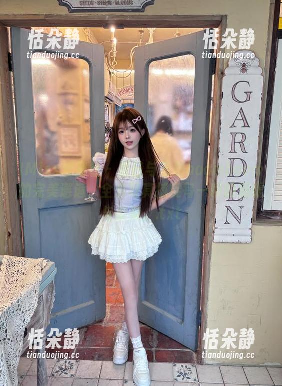 IMiss爱蜜社-若彤boomboom IMiss爱蜜社 - 夏日与若彤boomboom的完美邂逅,全套写真捕捉每一瞬的温暖与柔美。.txt