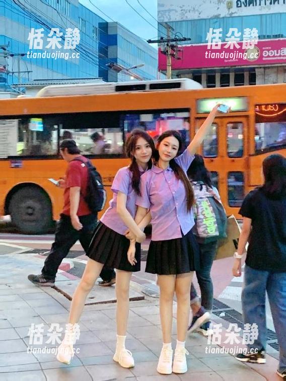 原图与套图大放送：探索KuukoW的ShiromiIori比基尼写真艺术.txt