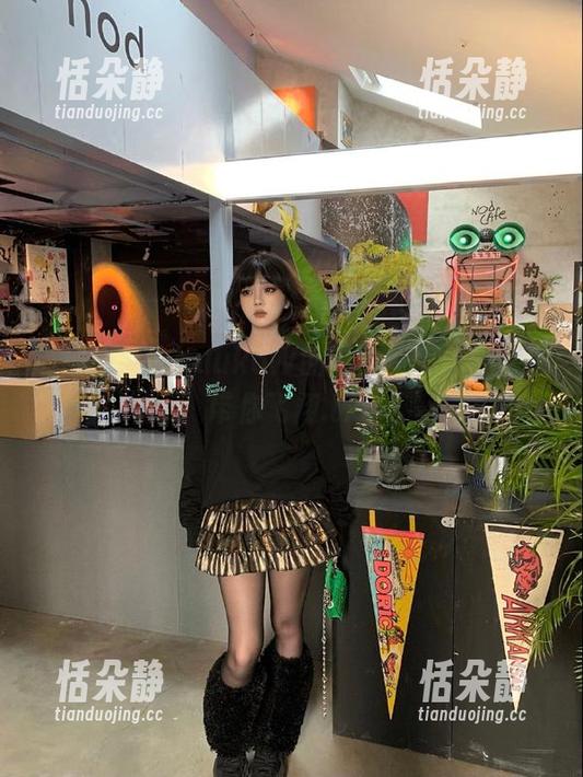 透视心灵，KuukoW的透明写真作品套图带你飞翔.txt