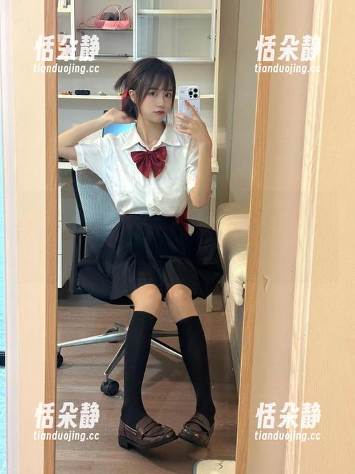 MFStar模范学院 - K8傲娇萌萌Vivian的毛衣写真集：原图中的每一瞬都值得珍藏.txt