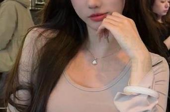 MFStar模范学院 – 职业装魅影：王雨纯高清壁纸，记录职场女性的自信光芒.txt