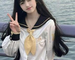 MFStar模范学院 – 艾希儿最新美图：吊带是否真的能拯救你的穿搭灵感？.txt