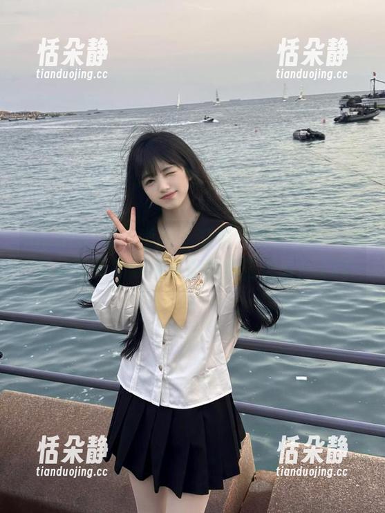 MFStar模范学院 - 艾希儿最新美图：吊带是否真的能拯救你的穿搭灵感？.txt