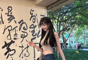 MiStar魅妍社 – 夏日精选：李梓熙泳装写真展现光影交错的美丽瞬间.txt