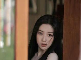 MiStar魅妍社 – 陪你品味黄乐然红裙写真合集，细腻与柔美如春风般吹拂心间。.txt