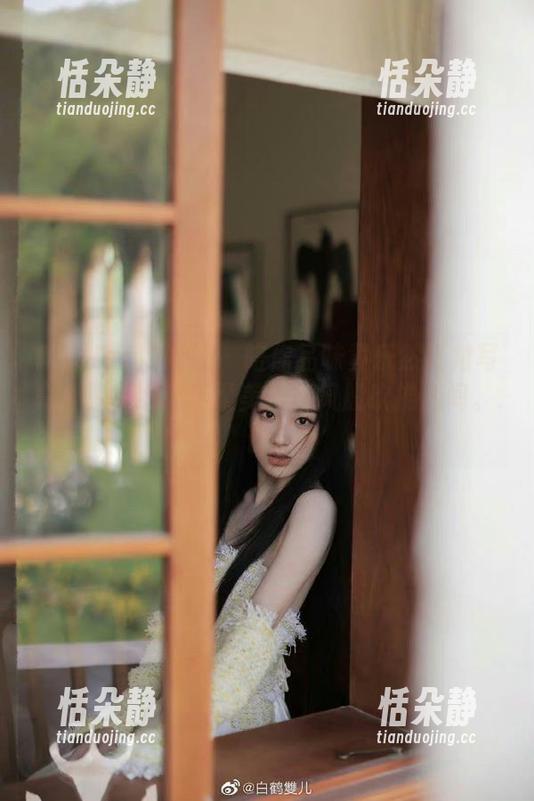 MiStar魅妍社 - 陪你品味黄乐然红裙写真合集，细腻与柔美如春风般吹拂心间。.txt