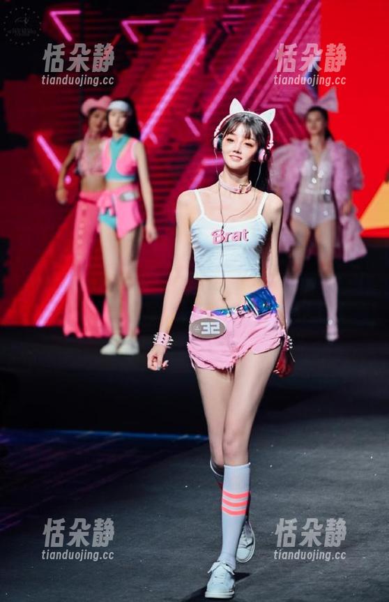 MintYe薄荷叶 - 震撼发布！Lunana_lee蕾丝全集写真，探索美的边界.txt