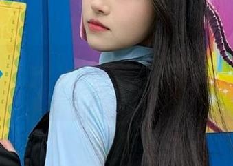 MintYe薄荷叶 – 揭开何梦兮Stacy女孩的秘密：高清写真集中藏着的故事.txt