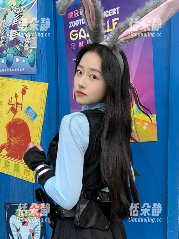 MintYe薄荷叶 - 揭开何梦兮Stacy女孩的秘密：高清写真集中藏着的故事.txt