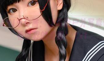甜美PAKI草莓酱：让高清户外写真带你去看世界的美丽！.txt