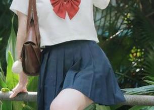 Pary学生模拍 – 最新小怡泳装美图，展现无敌魅力，海滩上的清新女神！.txt