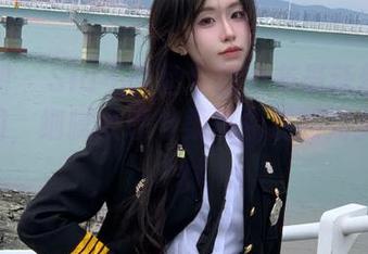 微密圈 – Sia不吃鱼全新发布最新丝足艺术套图，细腻纹理与柔美曲线的完美碰撞.txt