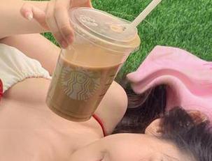 Tomiko(とみこ)与牛仔裤的完美邂逅：精彩纷呈的写真作品合集，展露独特风采.txt