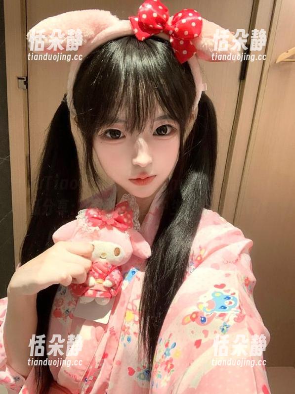 TouTiao头条女神 - JennyR空姐写真作品分享：原图揭示空中生活的美好.txt