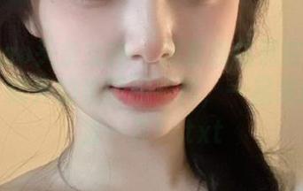 TouTiao头条女神 – 跟着曲佑熙在泳池里嬉戏：搞笑的美图和照片，一起来感受清凉一夏！.txt