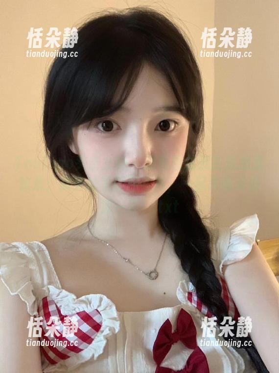 TouTiao头条女神 - 跟着曲佑熙在泳池里嬉戏：搞笑的美图和照片，一起来感受清凉一夏！.txt