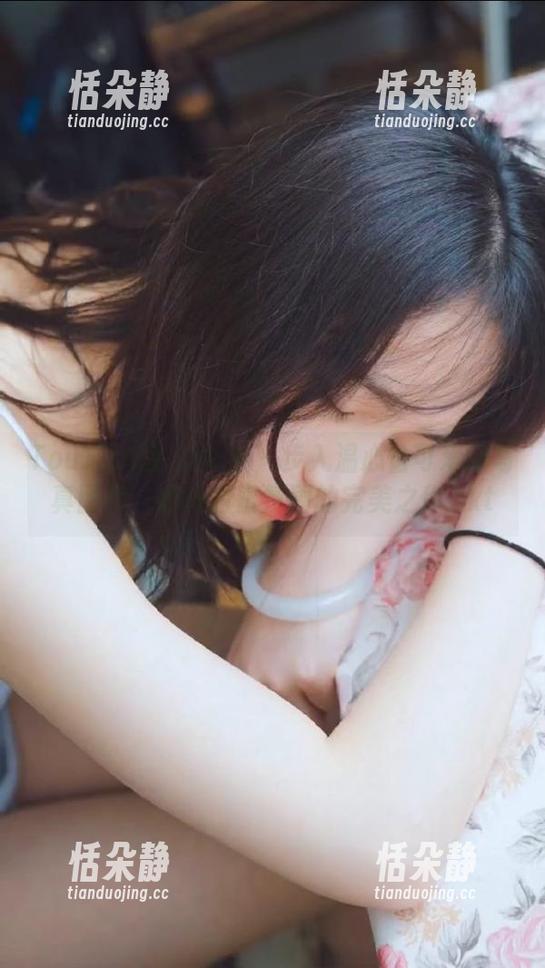 TouTiao头条女神 - 步入温心怡可爱的写真图库，感受甜蜜氛围的完美之作.txt