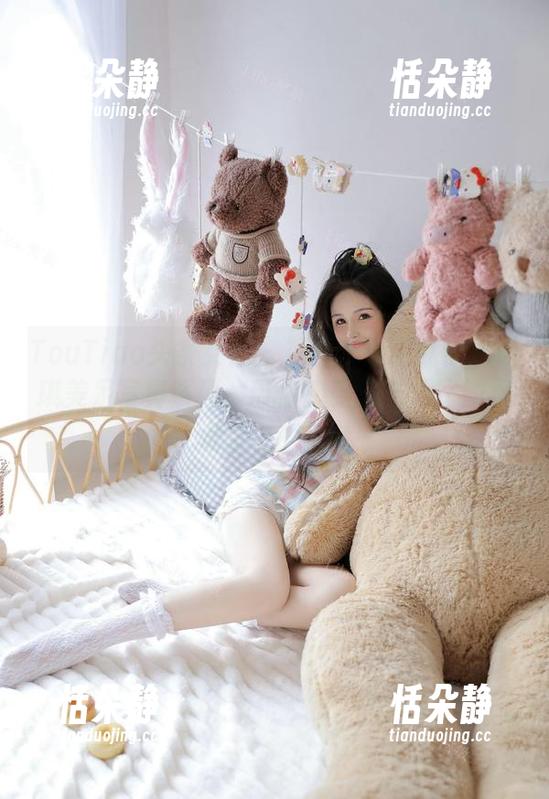 TouTiao头条女神 - 福利不止于此！萌琪琪美足写真系列，带你感受无与伦比的视觉享受！.txt