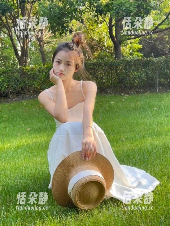 UGirls尤果网 - 捕捉青春的瞬间，最新Angela楚楚校服图包为你打造校园梦幻！.txt