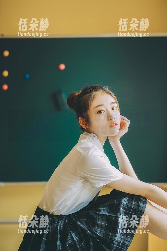 UGirls尤果网 - 探索尤菲儿的私房图集：女孩的奇幻之旅，绽放青春活力.txt