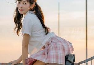 UGirls尤果网 – 可爱布莱尔昆娜毛衣写真合集：梦幻与温暖的套图探索.txt