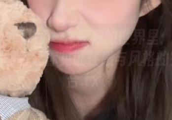 UGirls尤果网 – 在短裙的世界里：张辛苑的私拍图包让你见证性感与风格的完美融合.txt