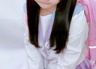 UGirls尤果网 – 才可儿最新泳池写真，原图展现泳姿之美，夏季热辣焦点！.txt