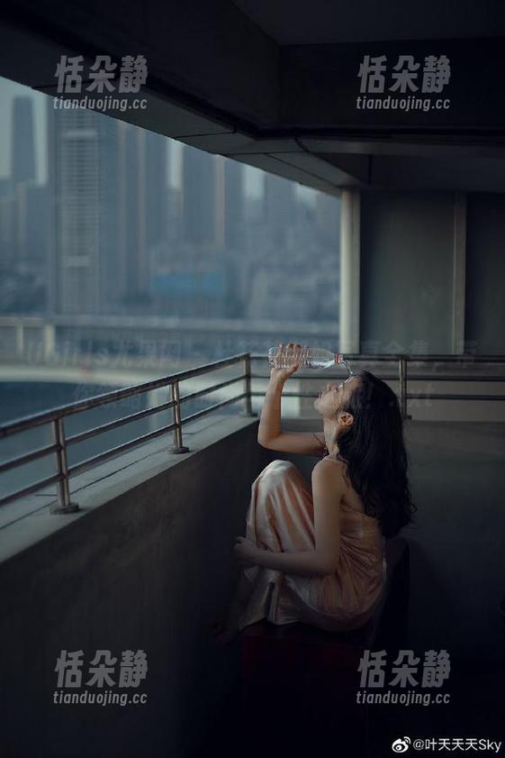 UGirls尤果网 - 杜花花御姐写真全集，带你领略她的时尚与个性之旅！.txt