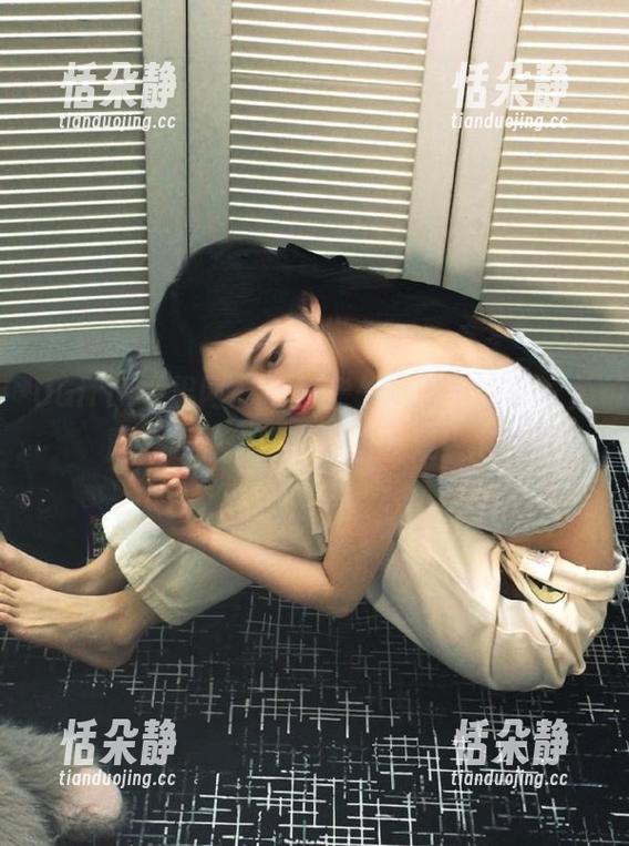 UGirls尤果网 - 筱慧户外照片大放送，免费下载让你拥有美图收藏！.txt