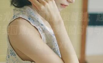 UGirls尤果网 – 福利欣赏时刻：赵智妍红裙图包美图放送，感受她的时尚与迷人气息！.txt