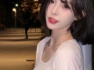 XIAOYU语画界 – 迷人红裙下的杨晨晨Yome写真原图，感受时光流转中的美丽.txt