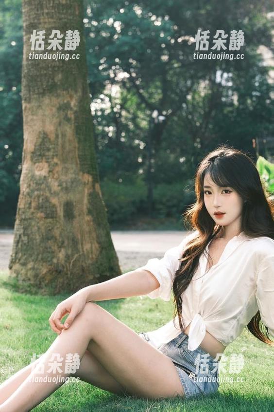 XIAOYU语画界 - 美丽与优雅交织，苏曼兮白丝写真套图震撼上线！.txt