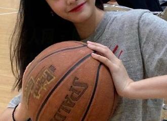 Xiuren秀人网 – 原图短裤照片，Elise谭晓彤教你如何穿出时尚与舒适的完美结合.txt