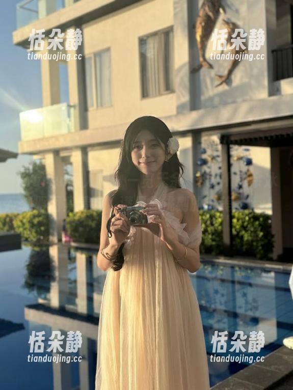 Xiuren秀人网 - 一览无余：sophie余冰制服图集精选，满足你挑剔的审美！.txt
