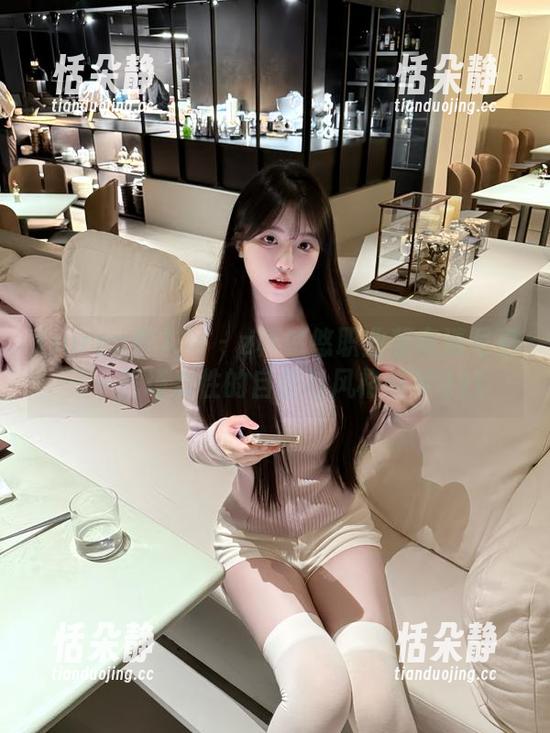 Xiuren秀人网 - z杯悠悠职业装高清写真——职场女性的自信与风格展示.txt