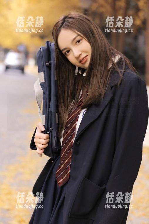Xiuren秀人网 - 养乐多Doll带你体验棉袜的温暖：精美美图套图展现魅力无限！.txt