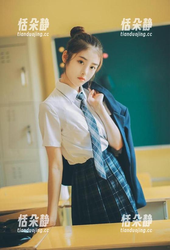 Xiuren秀人网 - 夏诗诗Sally的万圣节写真，探寻无圣光下的奇幻世界，光影交错，心灵共鸣的视觉盛宴.txt
