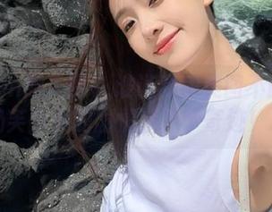 Xiuren秀人网 – 谁说私房美图不能搞笑？奶芙乔乔的剧情就是个奇迹！.txt