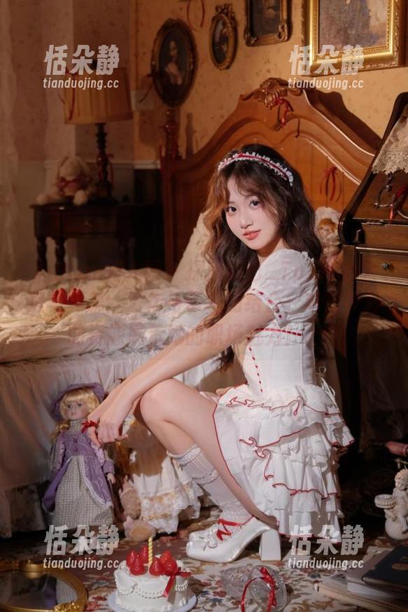 Xiuren秀人网 - 探索妲己_Toxic办公室写真集：工作与艺术的结合，丰富多彩的资源展示她的职场魅力！.txt
