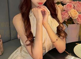 Xiuren秀人网 – 孔一红海边定制大片：尽享阳光沙滩与清澈海水的唯美图片.txt