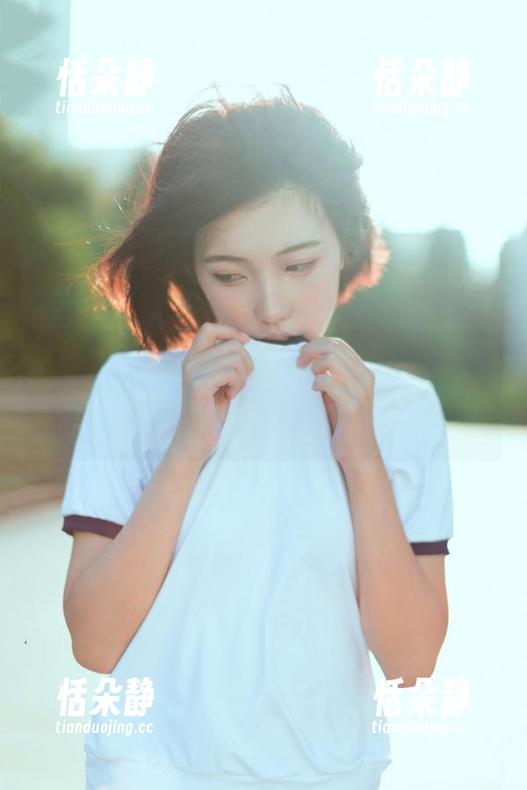 Xiuren秀人网 - 探索容容容Alice的摄影世界：无圣光美图与套装的完美结合.txt